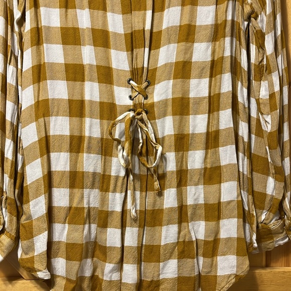 Maurice’s flannel, color yellow, size medium - Picture 3 of 4